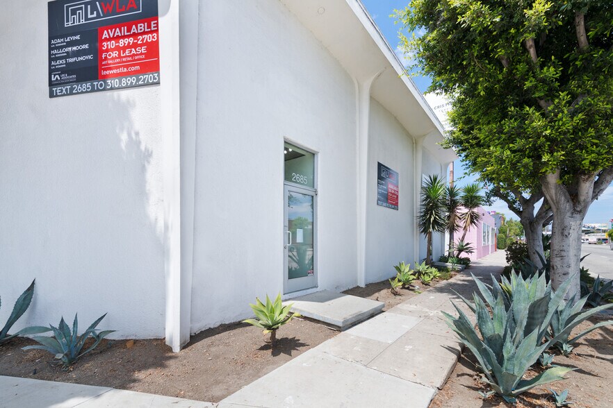 More Photos Of 2685 S La Cienega Blvd, Los Angeles Flex For Lease