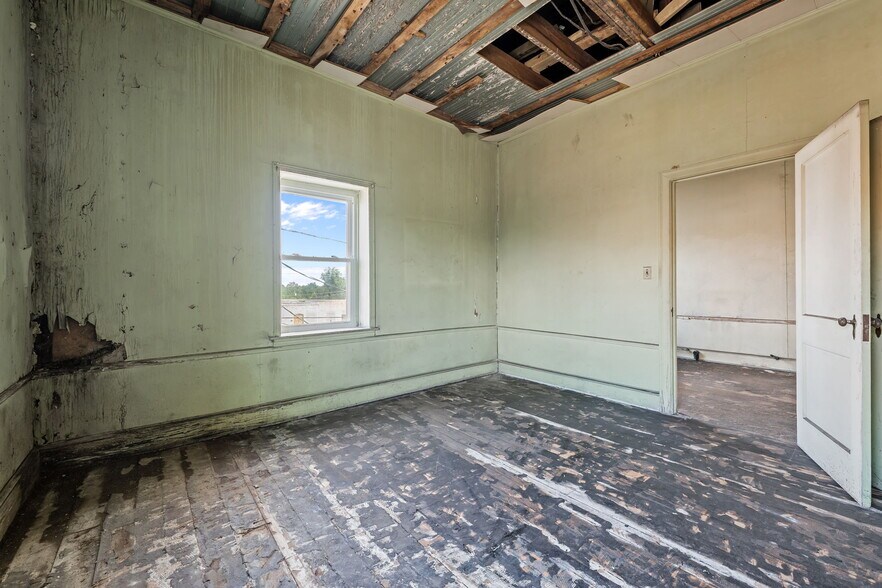 More Photos Of 101-105 S Scales St, Reidsville Storefront Retail Office For Sale