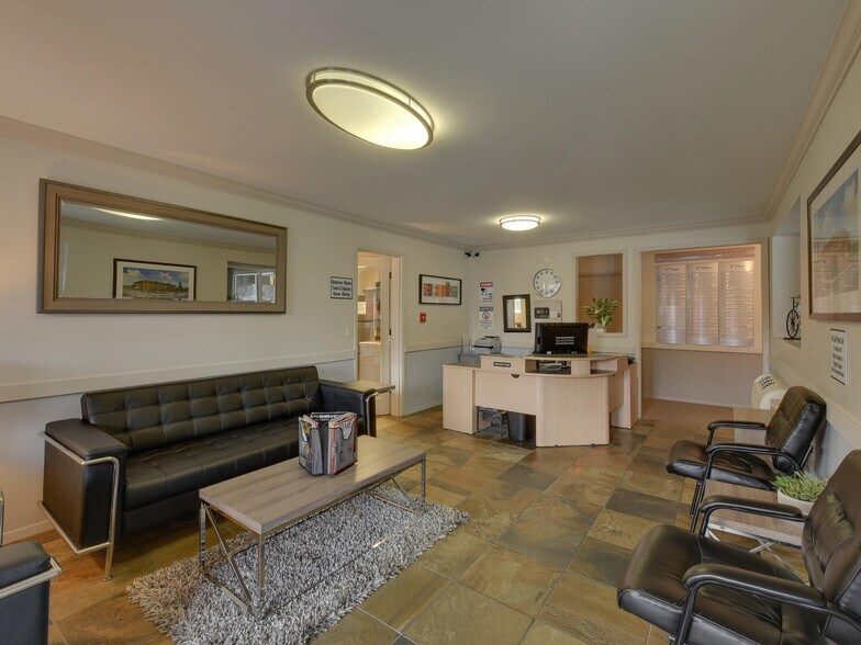 More Photos Of 3939 NE Hancock St, Portland Office For Sale