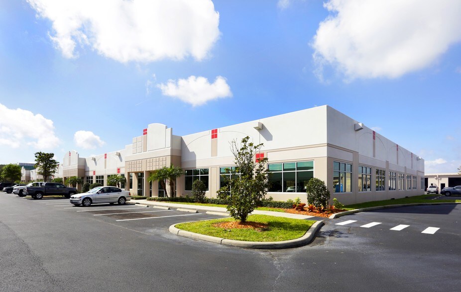 More Photos Of 4041-4065 Crescent Park Dr, Riverview Unknown For Lease