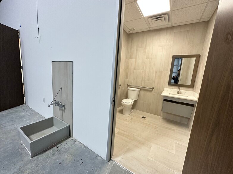 More Photos Of 19968 Franz Rd, Katy Warehouse For Sale