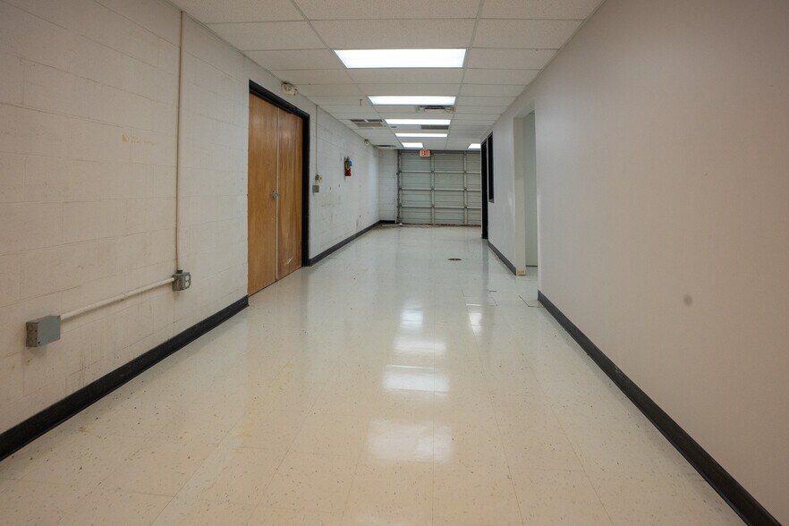 More Photos Of 9719 Olive Blvd, Olivette Freestanding For Lease