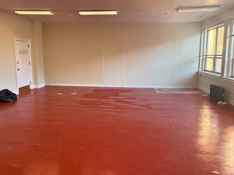 More Photos Of 81 Centre St, New Rochelle Office For Lease