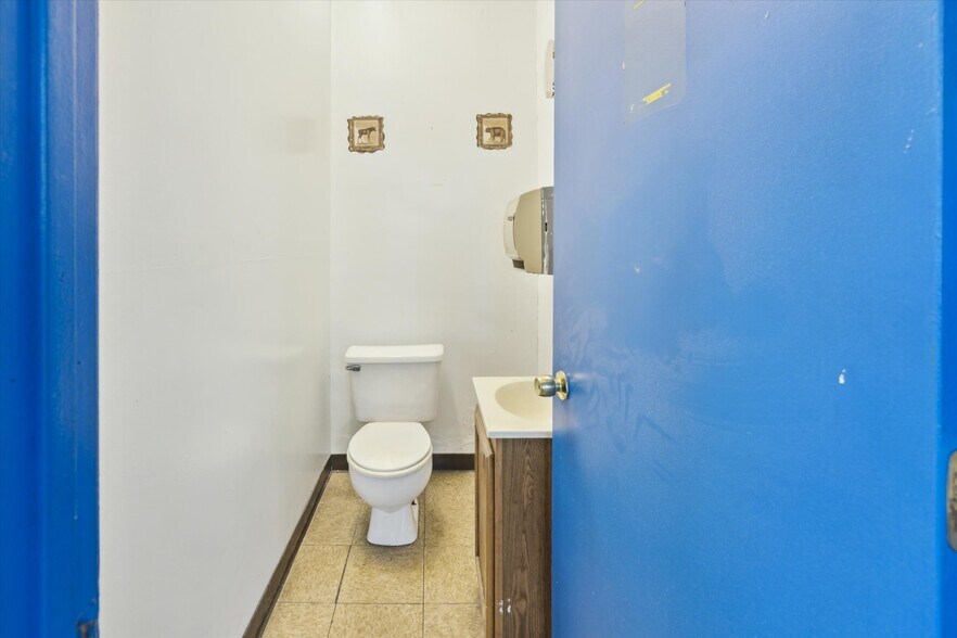 More Photos Of 315 3rd St, Bay City Self Storage For Sale