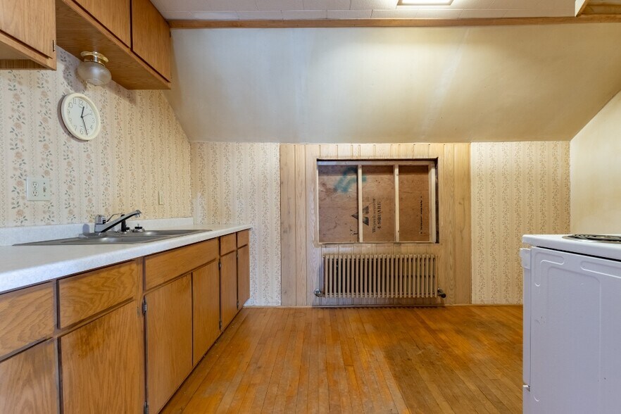 More Photos Of 740 Washington St, Wausau Bar For Sale