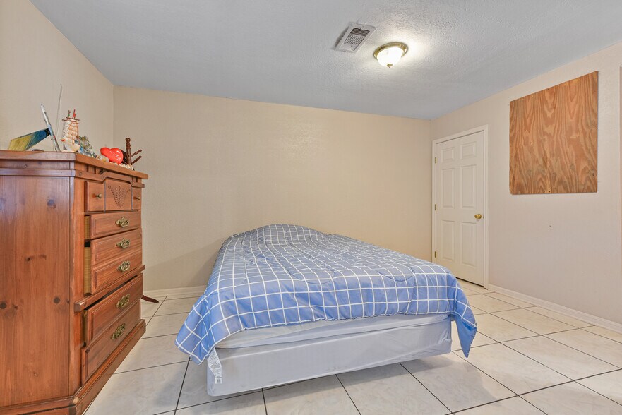 More Photos Of 1804 36th St N, Texas City Multifamily For Sale