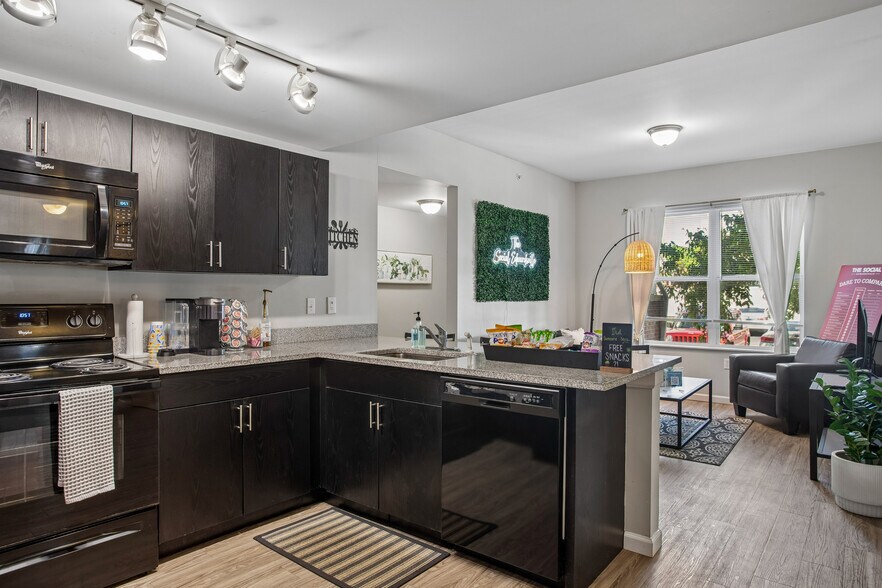 More Photos Of 1 Campus Edge Dr, Edwardsville Apartments For Sale