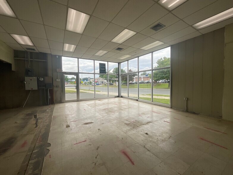 More Photos Of 113 West St, Pittsfield Storefront Retail Office For Lease