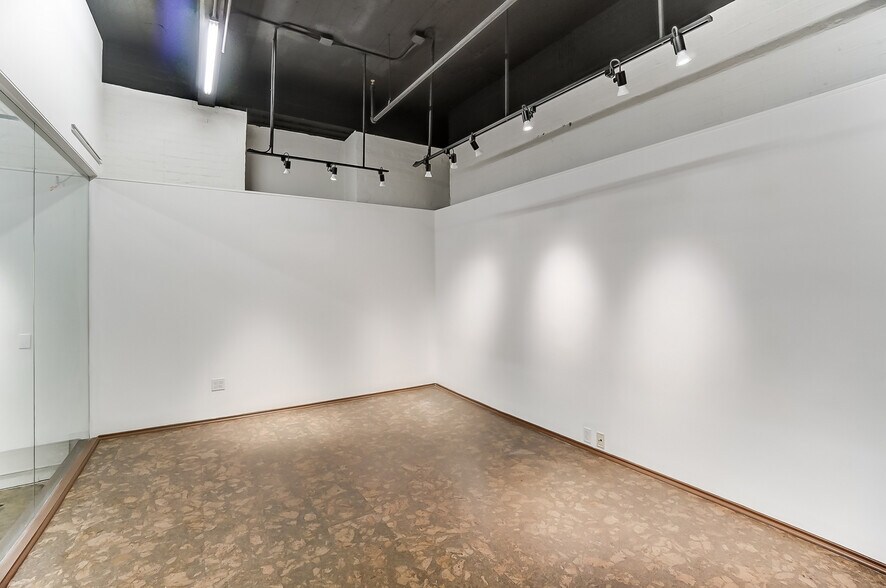 More Photos Of 20 E Central Pky, Cincinnati Office Residential For Lease