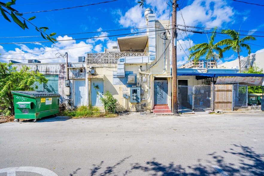 More Photos Of 1083 SE 17th St, Fort Lauderdale Convenience Store For Sale