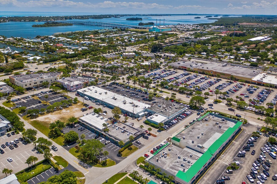 More Photos Of 474 21st St, Vero Beach General Retail For Sale