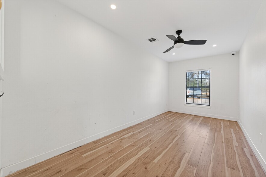 More Photos Of 8911 West Ln, Magnolia Office For Sale