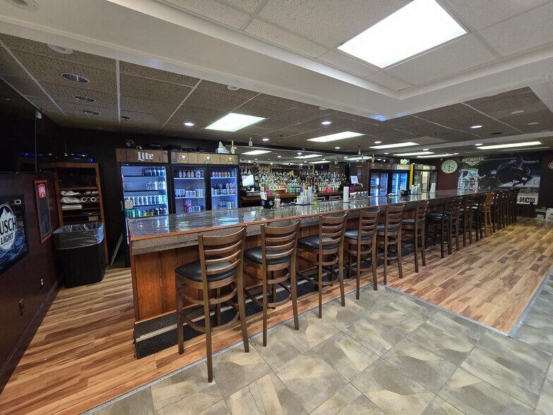 More Photos Of 3900 Oneida St, New Hartford Freestanding For Lease