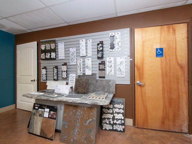 More Photos Of 3368 E Hwy 101, Port Angeles Showroom For Sale