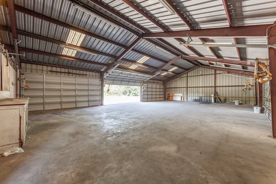 More Photos Of 823 Whitehall St, Jackson Warehouse For Sale