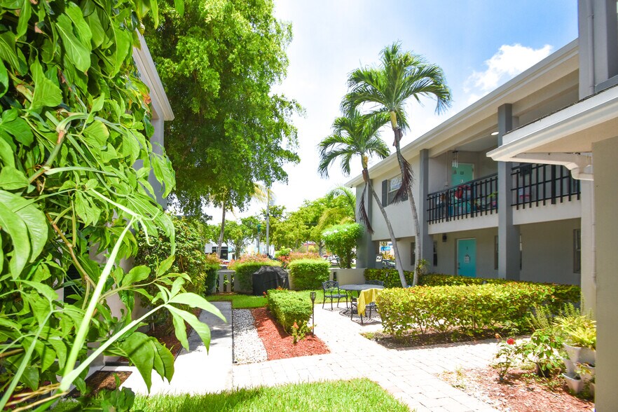 More Photos Of 202 Lucerne Ave, Lake Worth Apartments For Sale