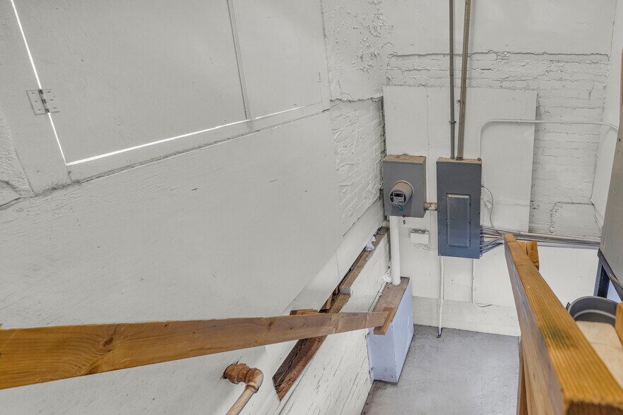 More Photos Of 62 Doyle St, Toccoa Storefront Retail Office For Sale