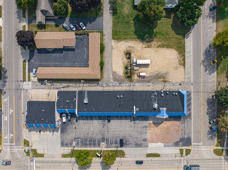 More Photos Of 802 Broadway, Wisconsin Dells Storefront Retail Office For Sale