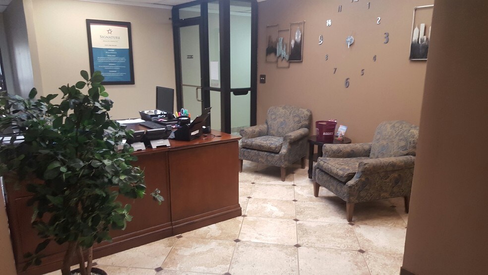 More Photos Of 606 Rollingbrook Dr, Baytown Medical For Lease