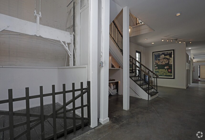More Photos Of 2409 Commerce St, Houston Freestanding For Lease
