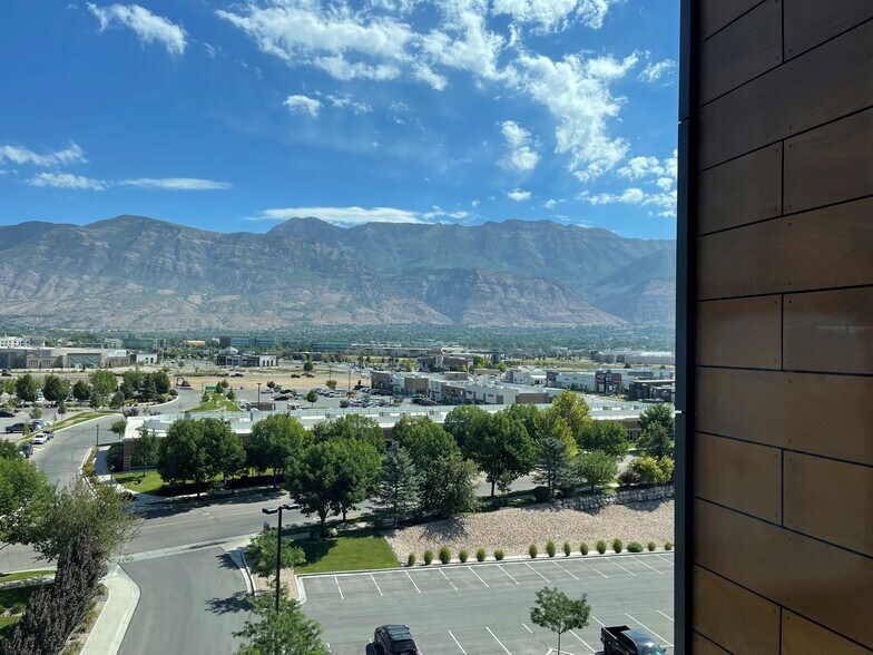 More Photos Of 2100 W Pleasant Grove Blvd, Pleasant Grove Office For Lease