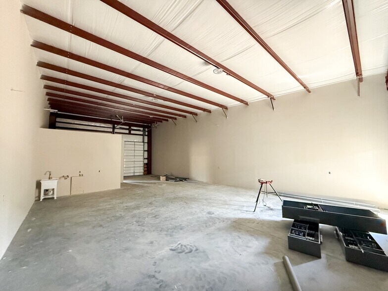 More Photos Of 7123 Cross County Rd, North Charleston Industrial For Lease