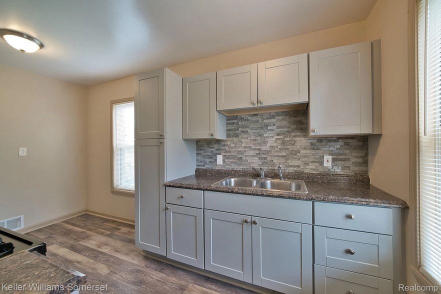 More Photos Of 51 Spokane Dr, Pontiac Apartments For Sale