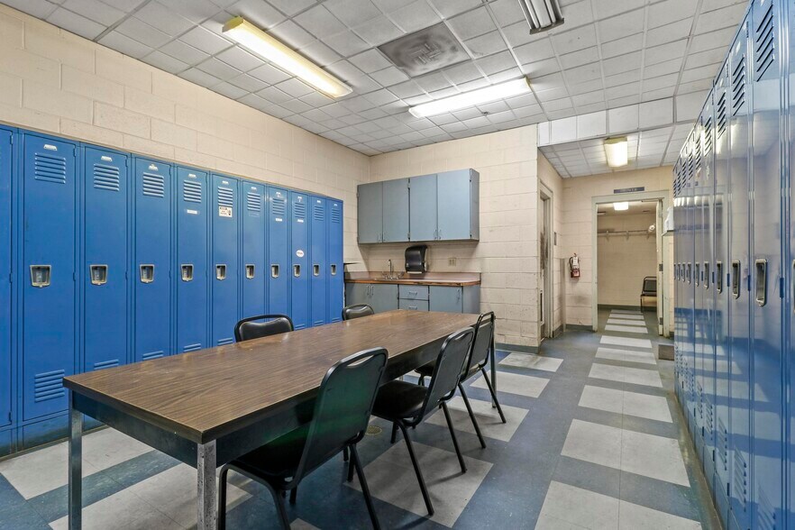 More Photos Of 315 Northampton St, Kingston Industrial For Sale
