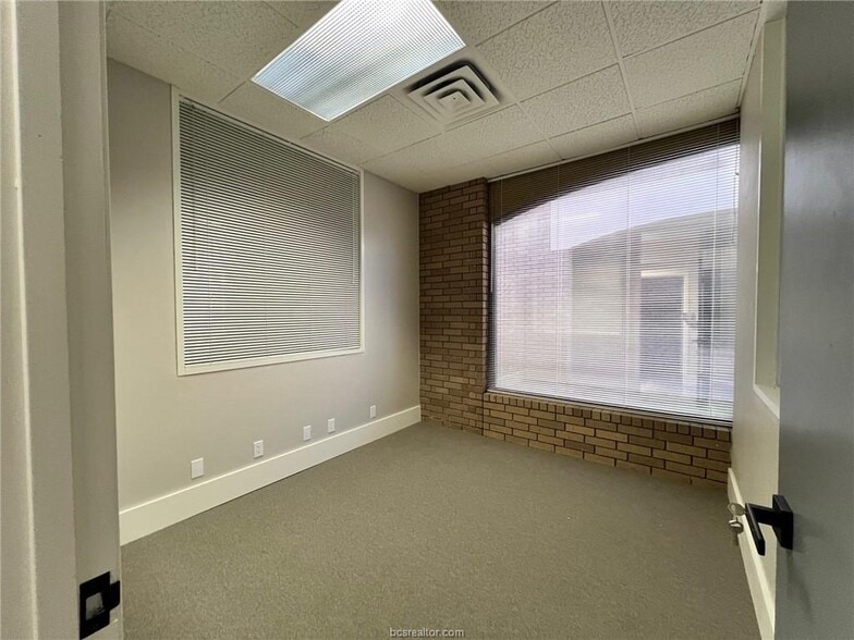 More Photos Of 3131 E 29th St, Bryan Loft Creative Space For Lease