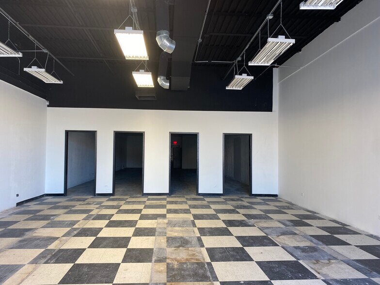 More Photos Of 1101-1125 E Rand Rd, Arlington Heights General Retail For Lease