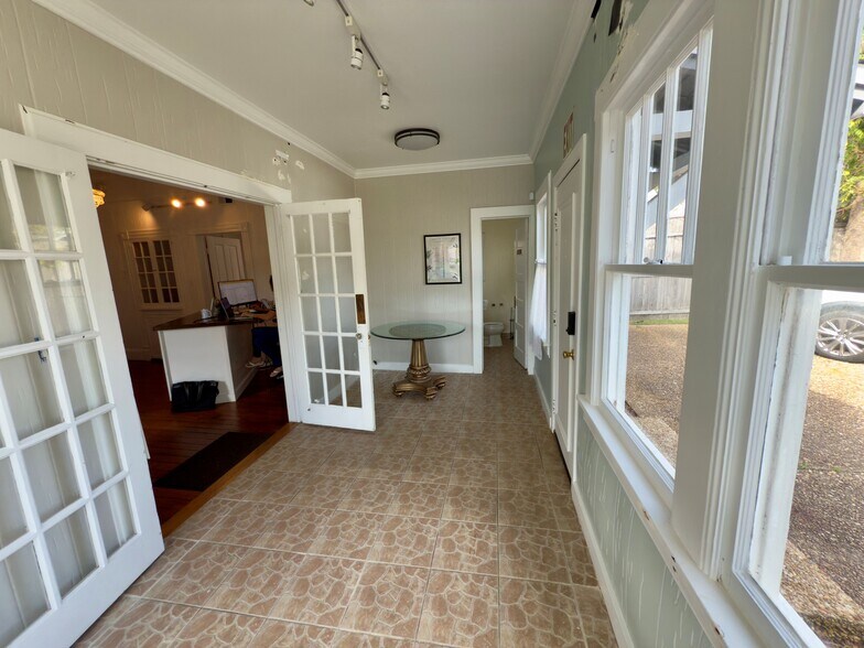 More Photos Of 824 E La Rua St, Pensacola Freestanding For Sale