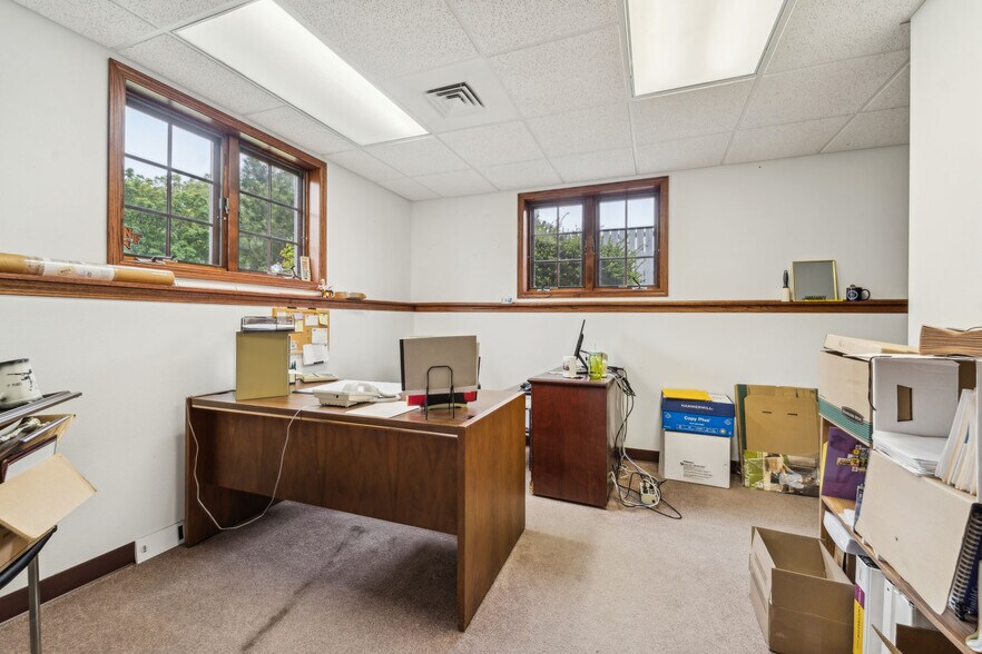 More Photos Of 952 S Park Ave, Fond Du Lac Medical For Sale