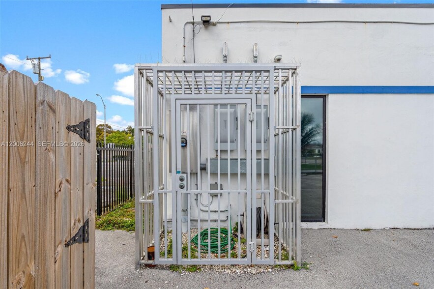 More Photos Of 4885 NW 7th Ave, Miami Office For Sale