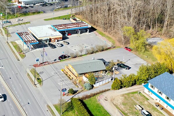 More Photos Of 1834 Shelburne Rd, South Burlington General Retail For Sale