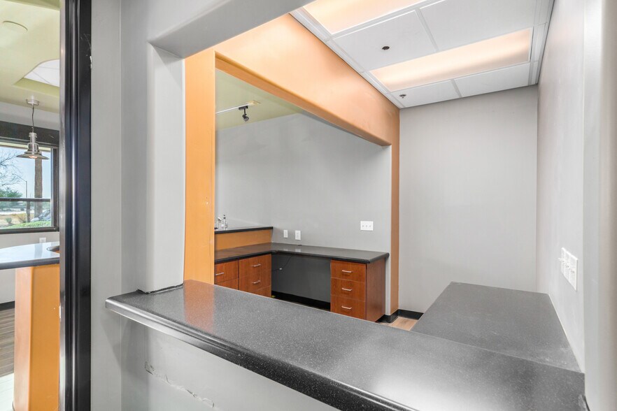 More Photos Of 13575 W Indian School Rd, Litchfield Park Medical For Lease