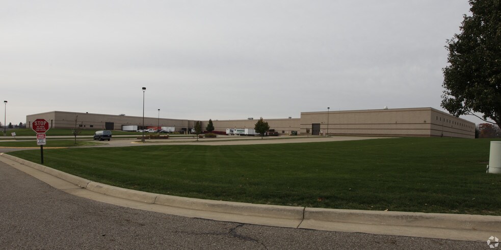 More Photos Of 2100 International Pky, North Canton Warehouse For Lease