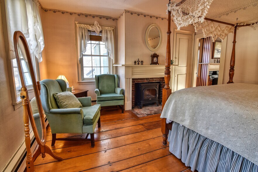 More Photos Of 27 Route 25, Plymouth Hospitality For Sale