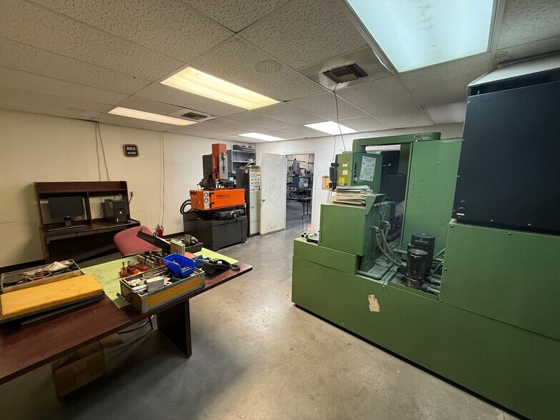 More Photos Of 8555 Yermoland Dr, El Paso Manufacturing For Sale