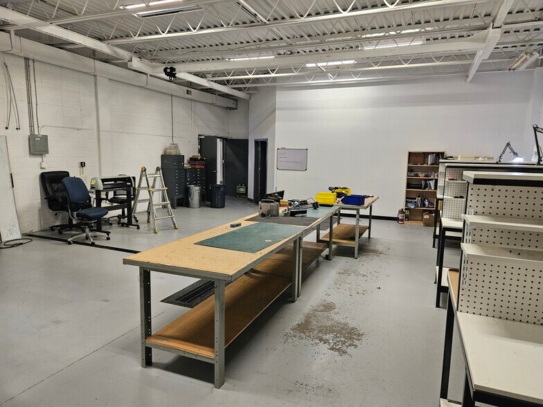 More Photos Of 9323-9333 37th Ave NW, Edmonton Flex For Lease