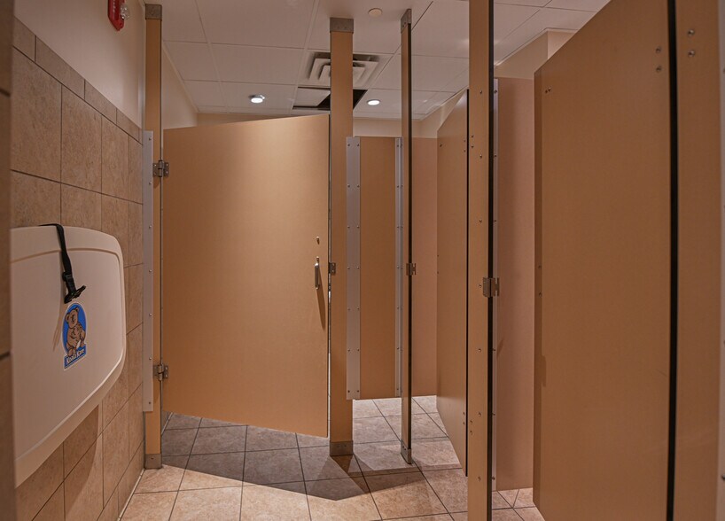 More Photos Of 2675 32nd Ave S, Grand Forks Restaurant For Sale