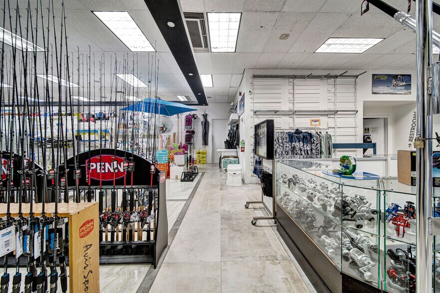 More Photos Of 14951 S Dixie Hwy, Palmetto Bay Freestanding For Lease