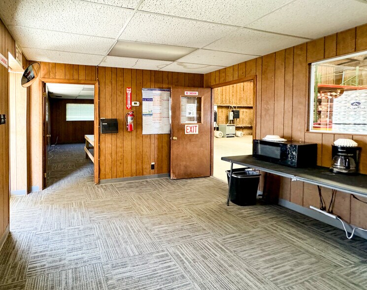 More Photos Of 3310 NW Loop 338, Odessa Warehouse For Sale