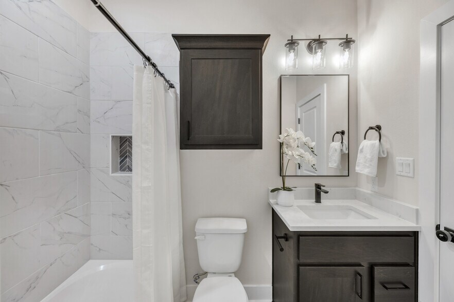 More Photos Of 4098 Gunner Trl, College Station Multifamily For Sale