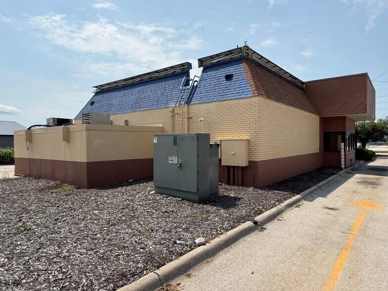 More Photos Of 225 S Fremont St, Shenandoah Fast Food For Lease