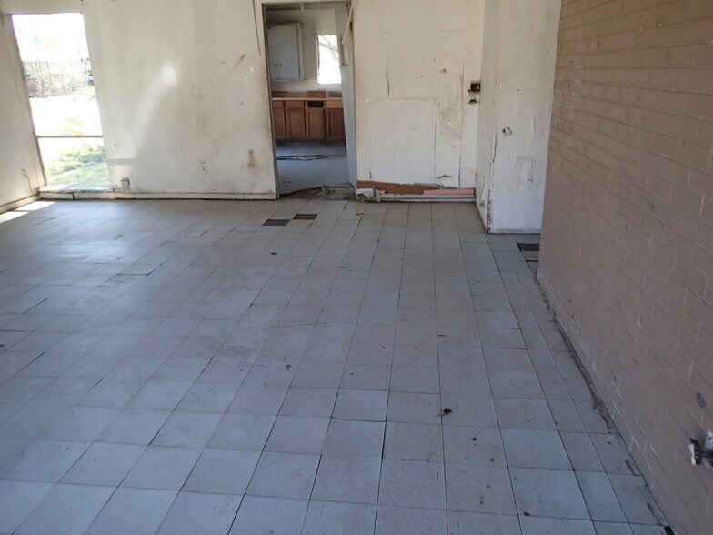 More Photos Of 1015 N Liberty St, El Campo Land For Sale