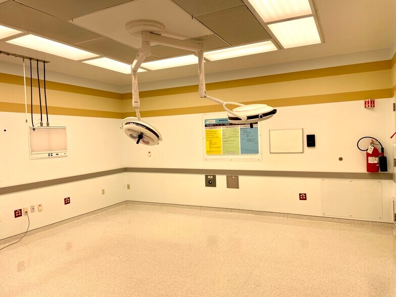 More Photos Of 17 Seekonk St, Providence Medical For Lease