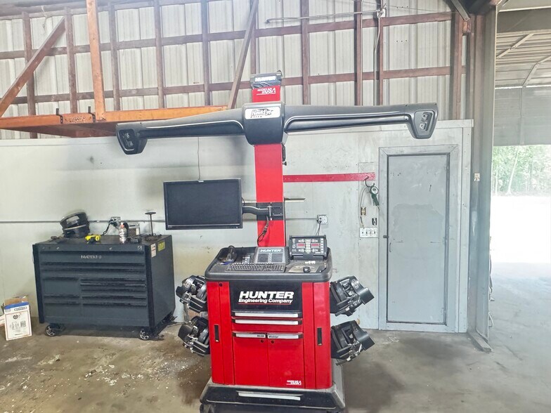 More Photos Of 11911 Veterans Memorial Hwy, Douglasville Auto Repair For Sale