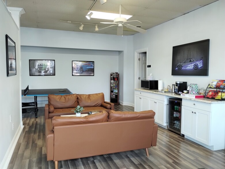 More Photos Of 195 New Castle Rd, Butler Storefront Retail Office For Sale