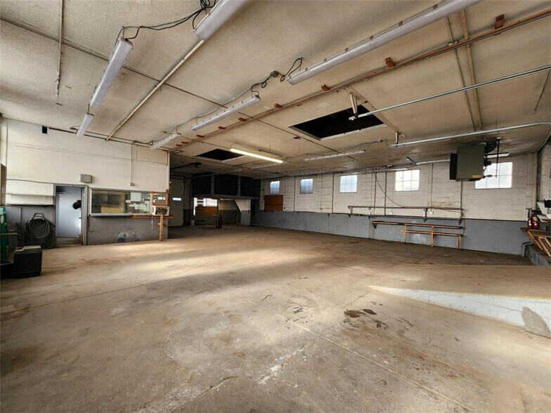 More Photos Of 433 Broadway, Pawtucket Light Distribution For Sale