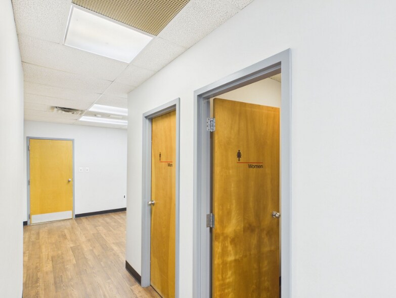 More Photos Of 305 Commerce Dr, Exton Light Manufacturing For Sale